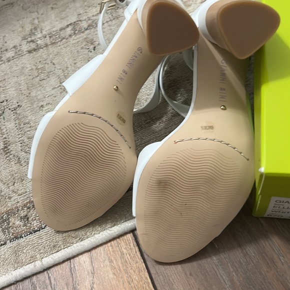 Brand New in Original Box Gianni Bini Elliah White heels - Picture 3 of 5